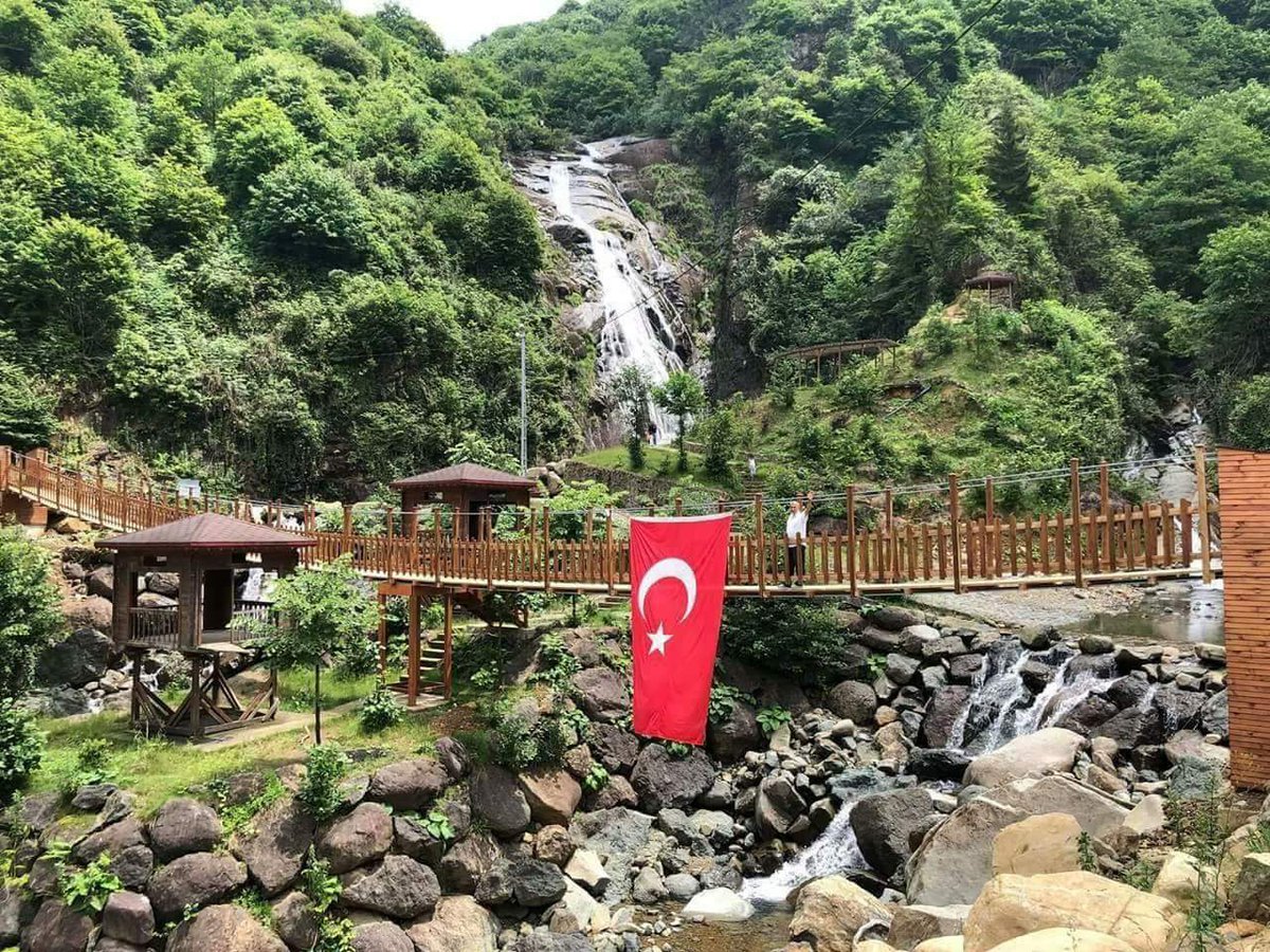 Ağaran Şelalesi