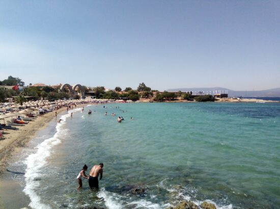 İzmir Akkum Halk Plajı