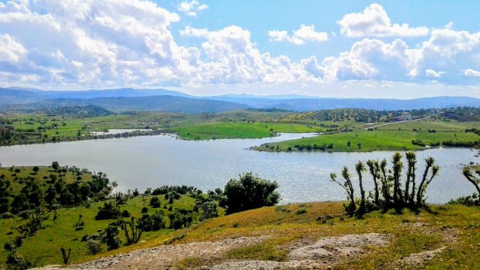 Uzunova Gölü